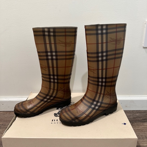 Plaid Burberry Rainboots - Picture 2 of 12
